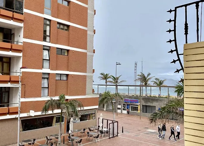 Hfg Loft Moderno Con Terraza En Calle Peatonal Junto A Canteras