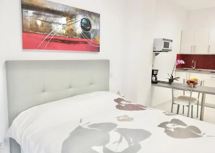 Hfg Loft Moderno Con Terraza En Calle Peatonal Junto A Canteras